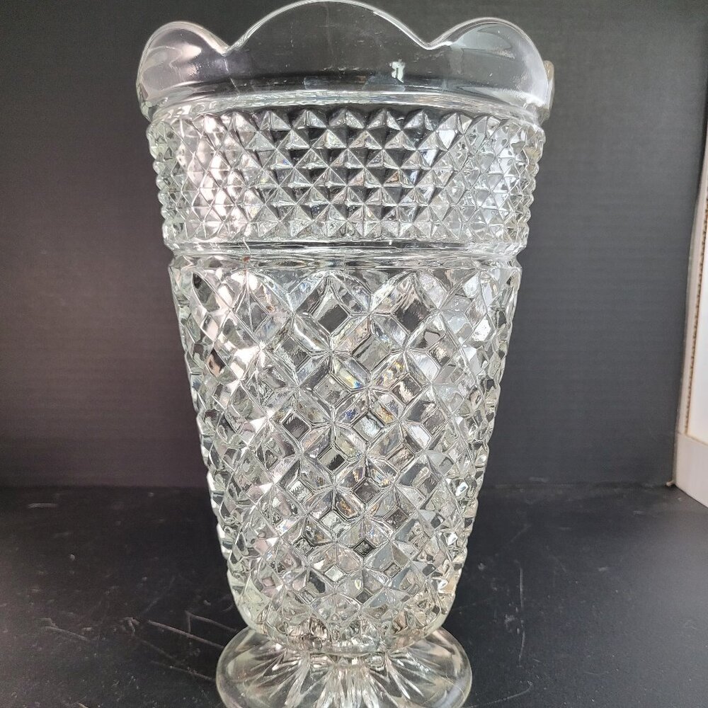 Vintage Anchor Hocking WEXFORD Footed Scalloped 10" Large Flower Vase
